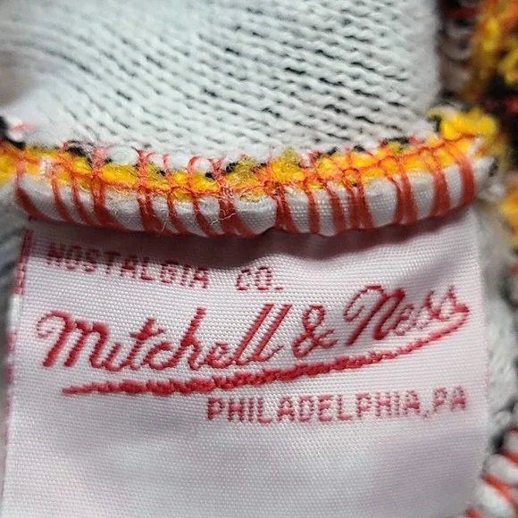 MITCHELL & NESS Hardwood Classics Los Angeles Lakes Knit Pom Pom Beanie Cap - Picture 6 of 9